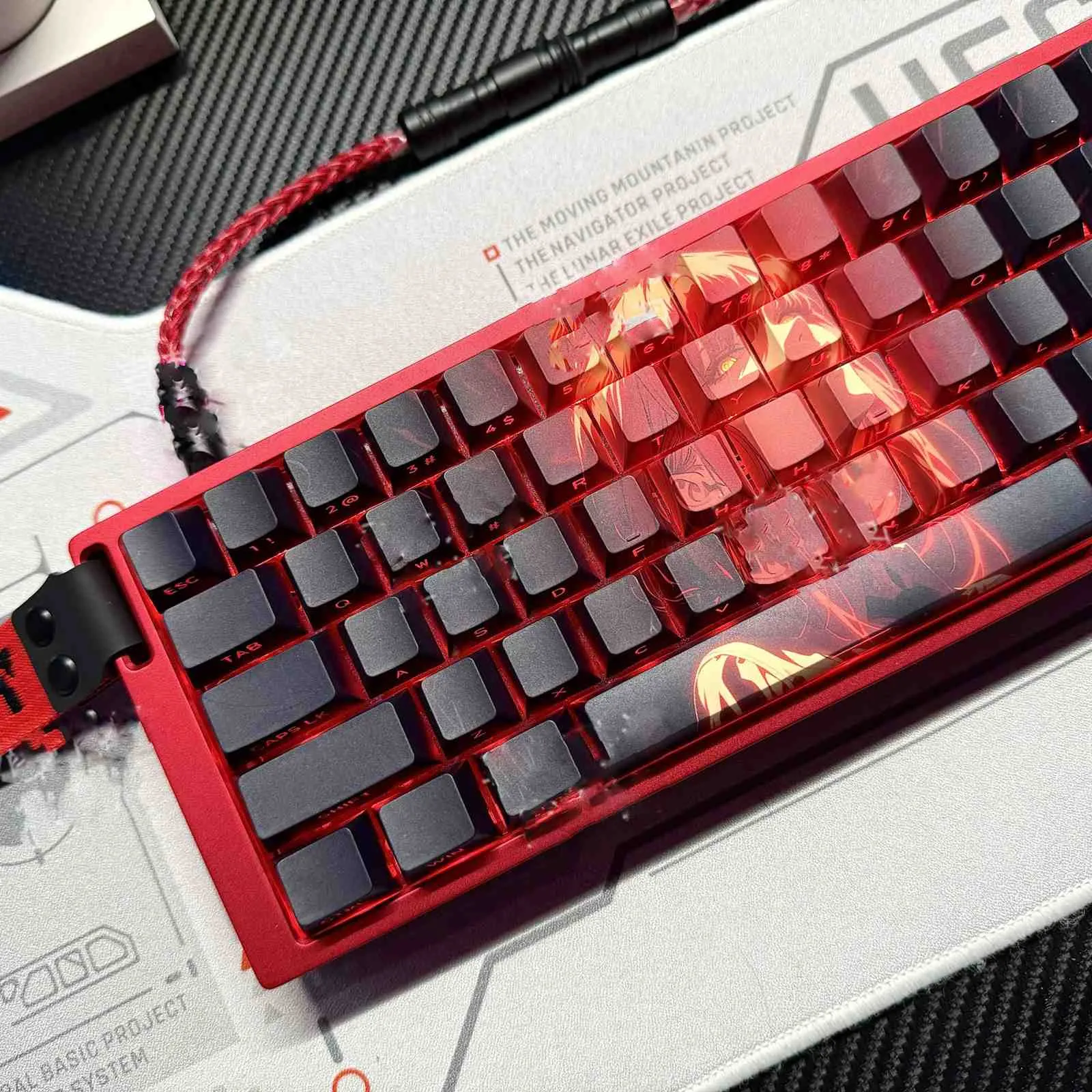 chainsaw-man-makima-keycap-set-side