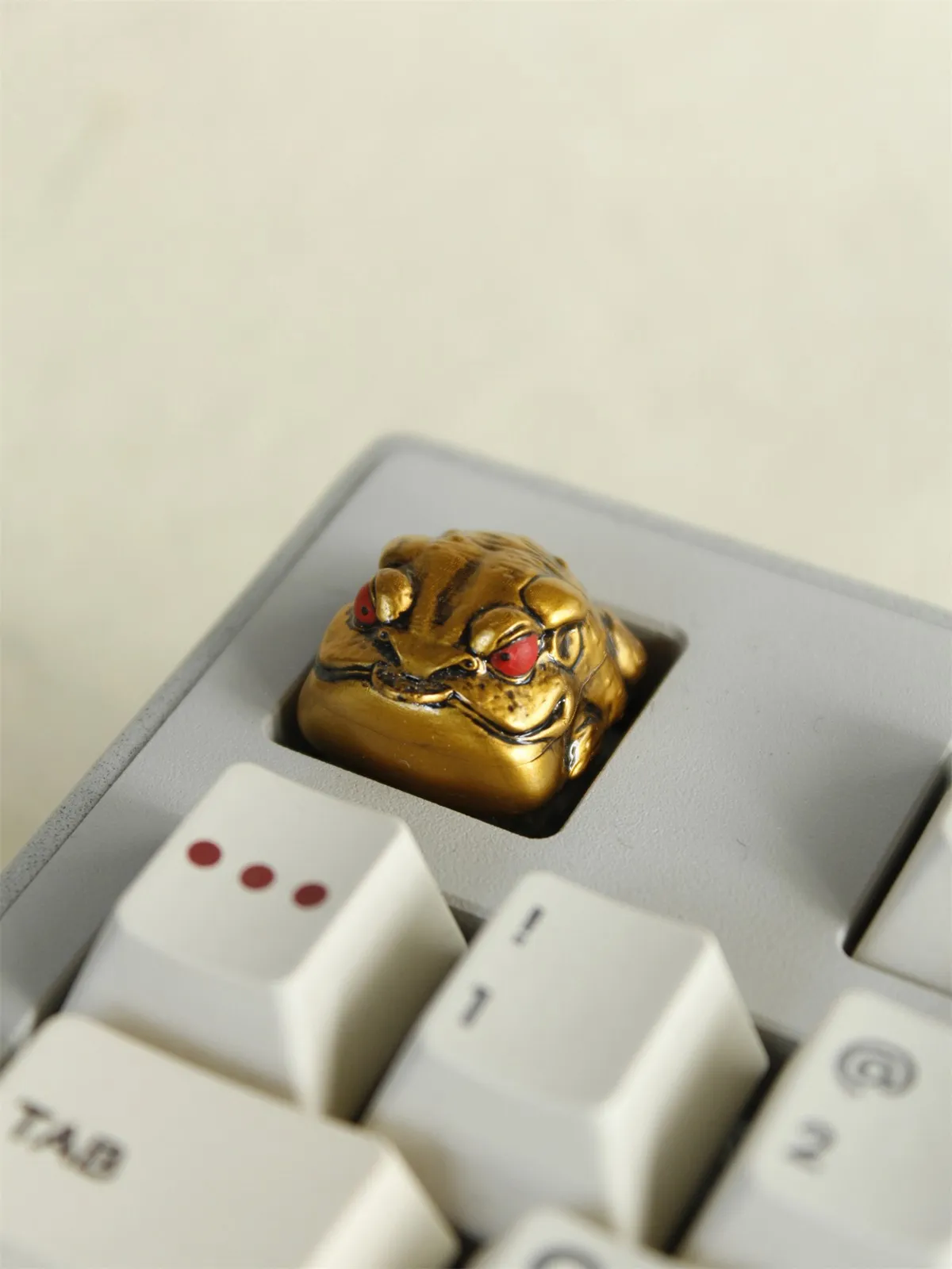 chub-toad-keycaps-gold