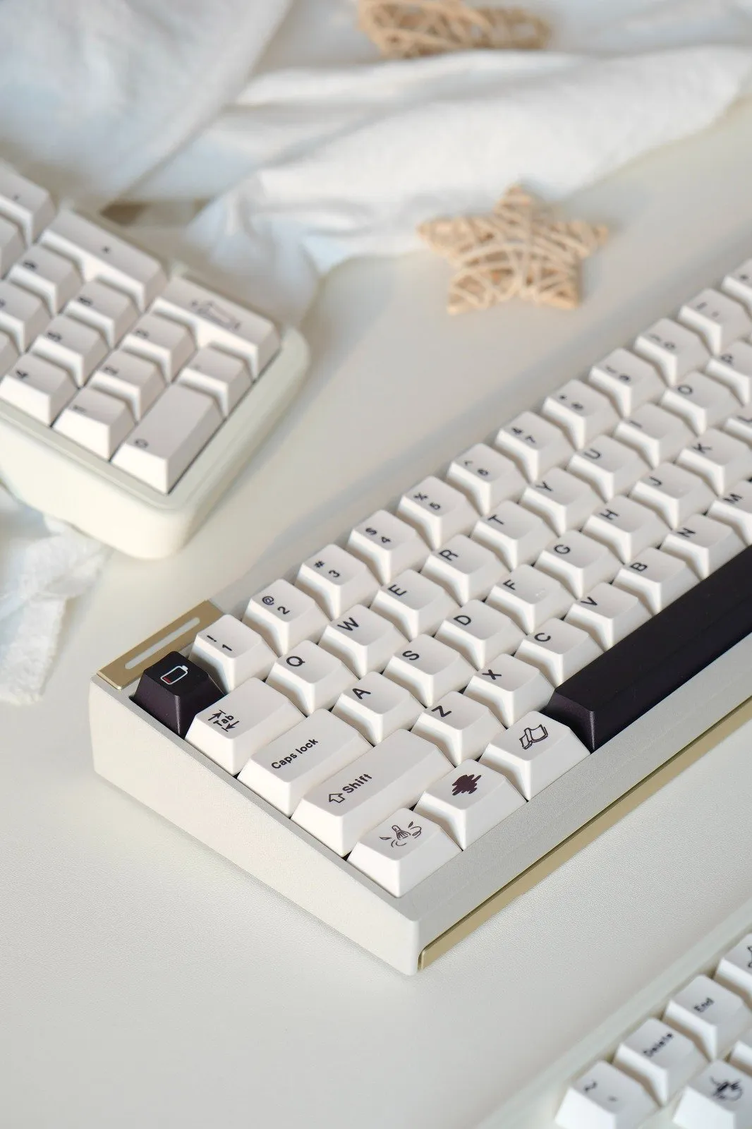 low-battery-oem-keycap-set-side