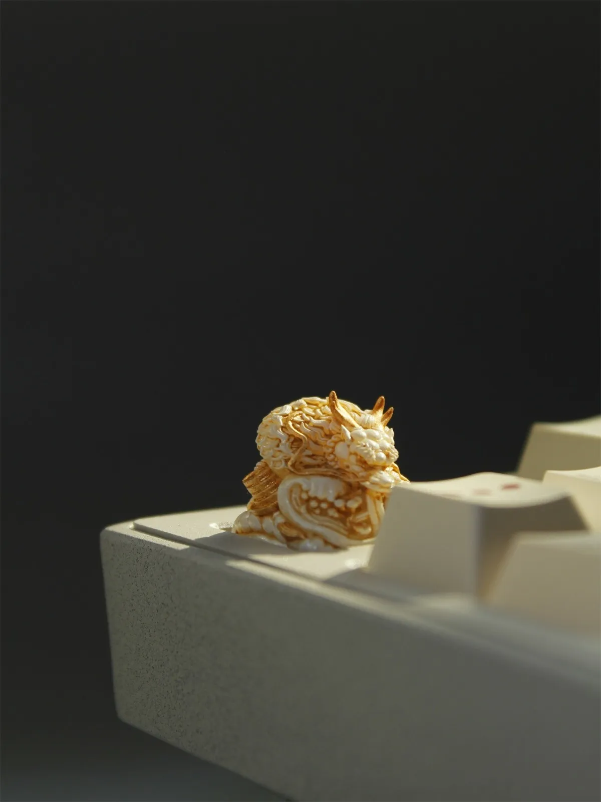short-horned-chinese-dragon-keycaps-side2