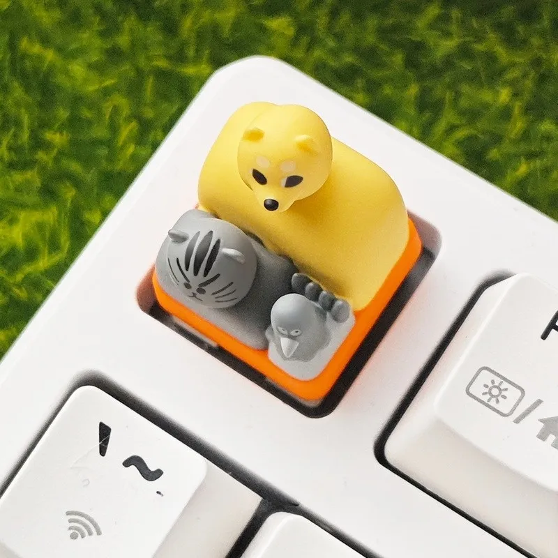 beast-friends-animal-themed-keycap-upfront