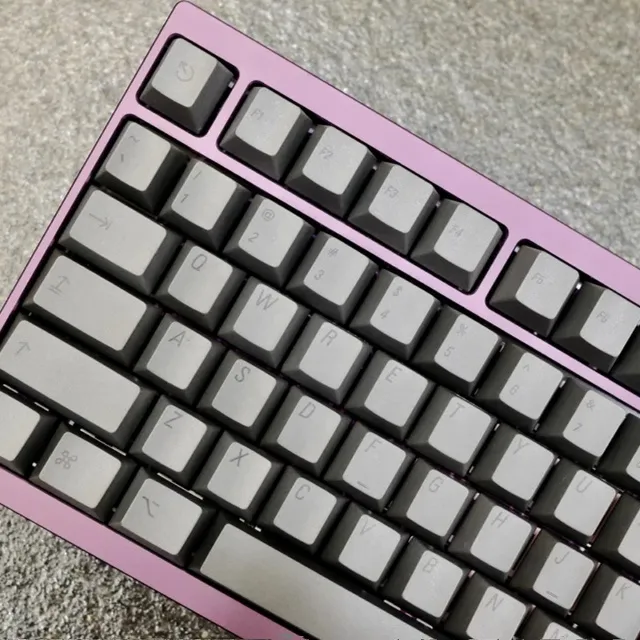black-engraving-oem-minimal-keycap-set-side