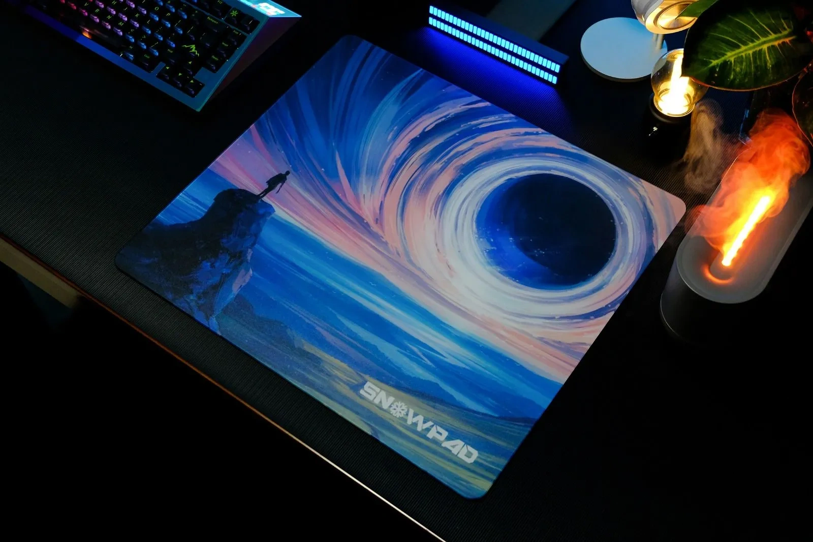 extraterrestrial-visitor-mouse-pads-side