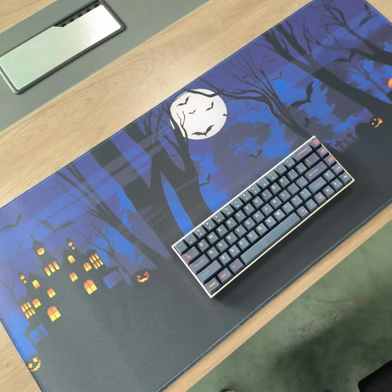 halloween-theme-2-0-desk-mat-side