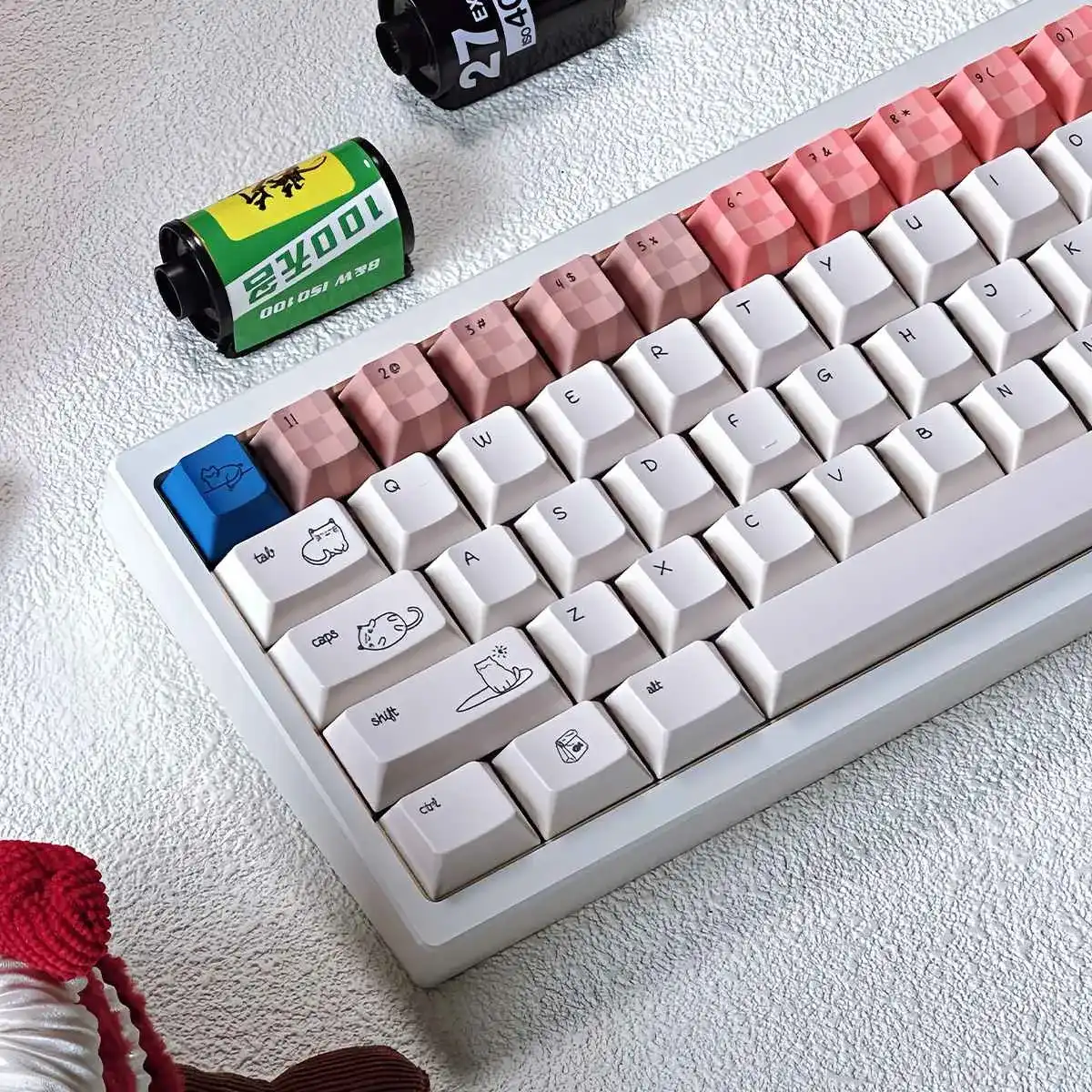 little-kitten-oem-keycap-set-side