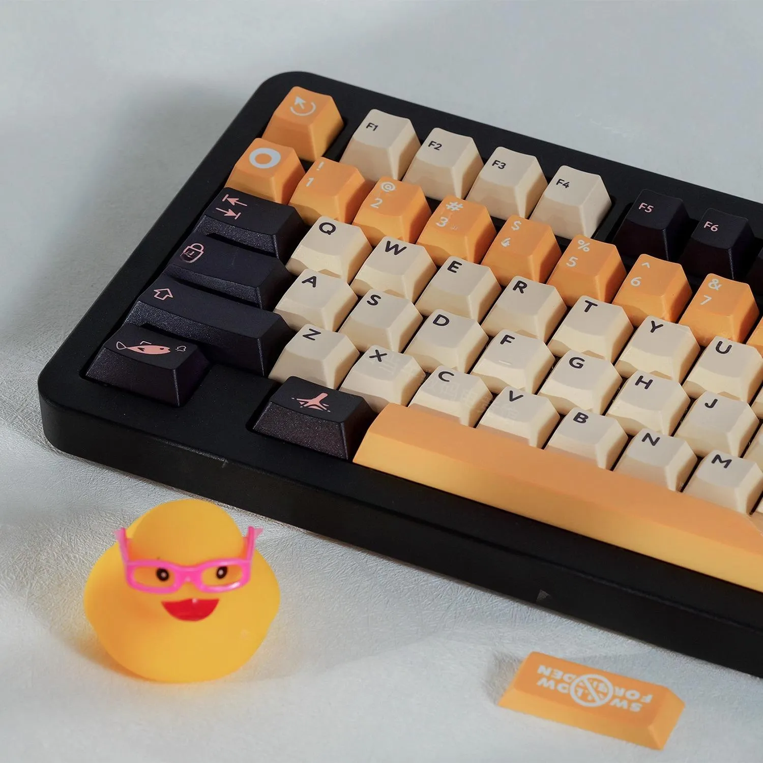 pelican-oem-keycap-set-side