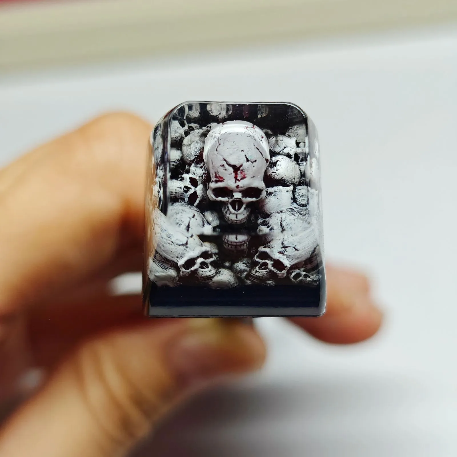 punk-dark-series-skull-transparent-keycap-upfront