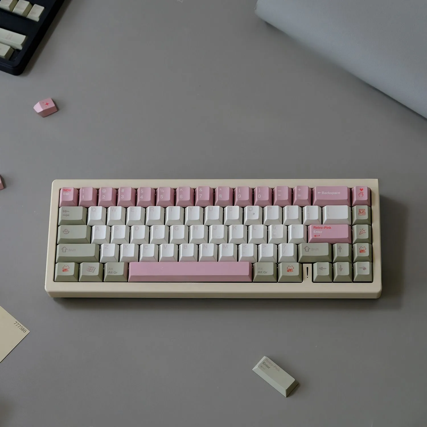 retro-pink-oem-keycap-set-cover
