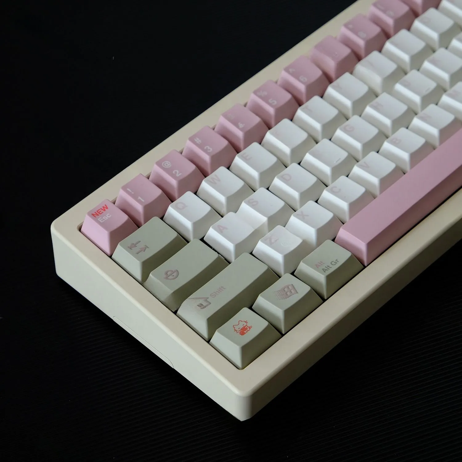 retro-pink-oem-keycap-set-side