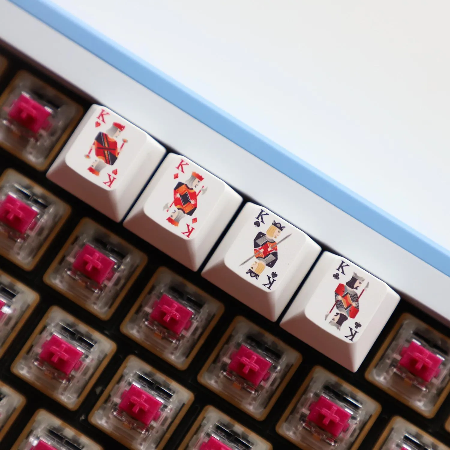 white-poker-card-king-keycaps-cover