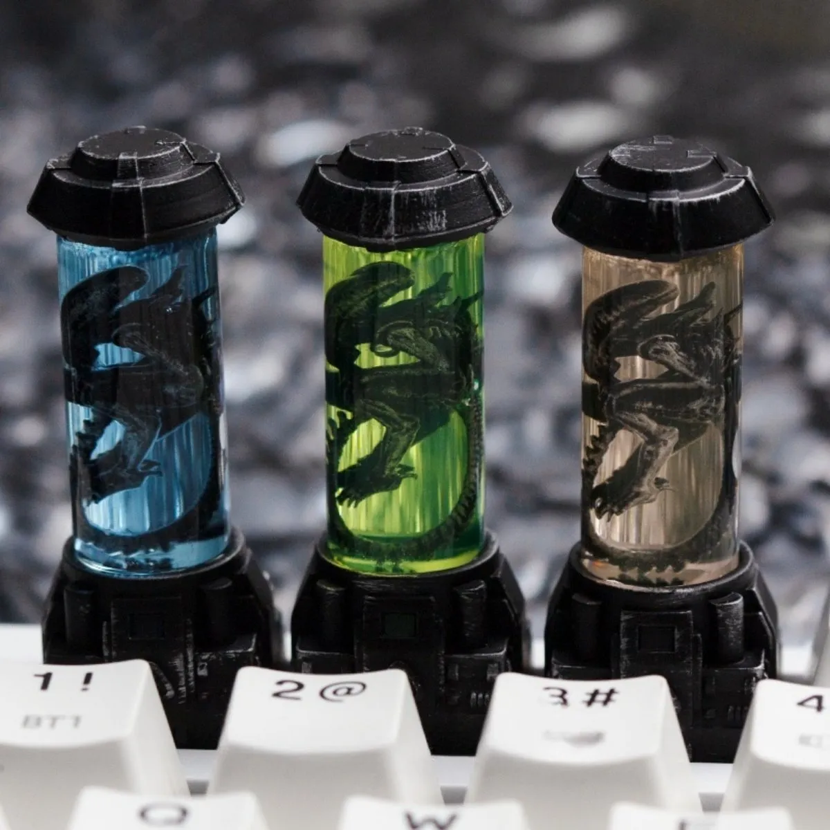 alien-xenomorph-biolab-night-lamp-keycaps-cover
