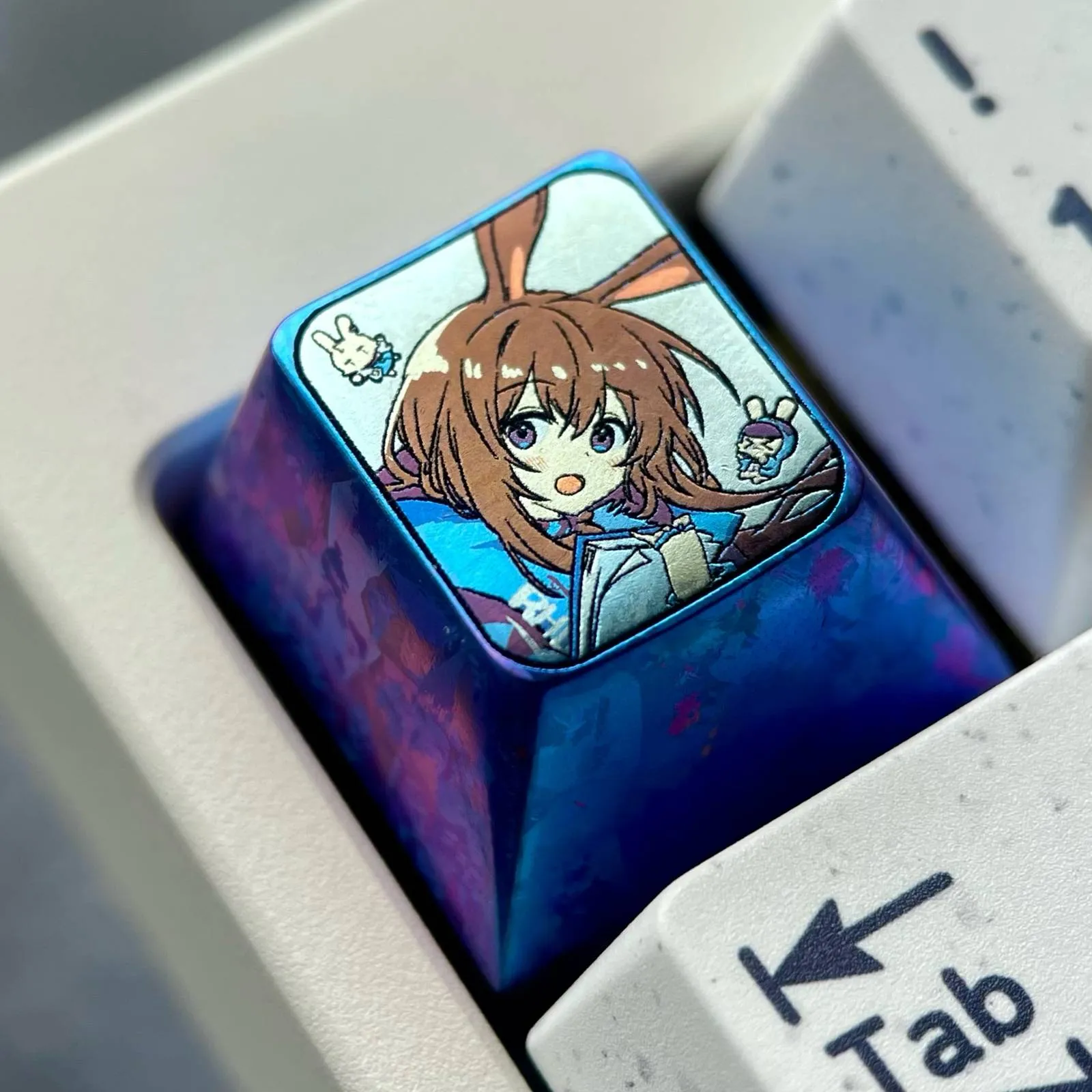 arknights-cute-amiya-keycaps-side