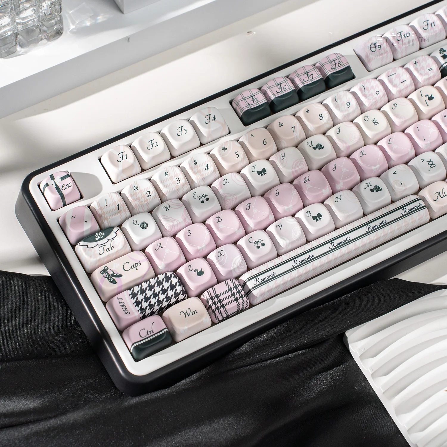 black-swan-keycap-set-2