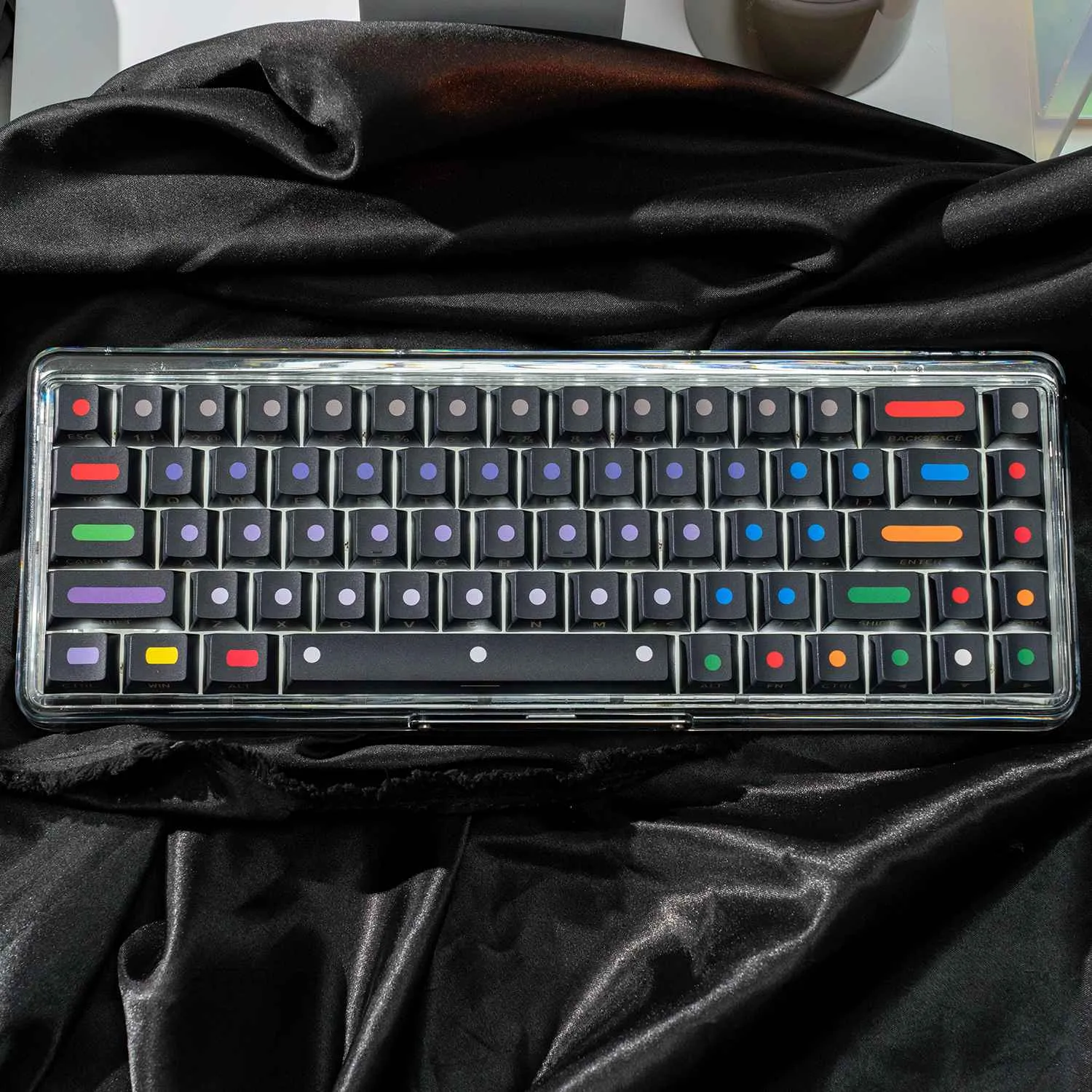 black-with-dots-oem-keycap-set-cover