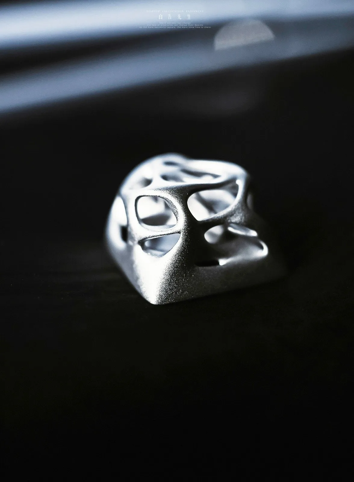 ellipsis-silver-keycaps-front3