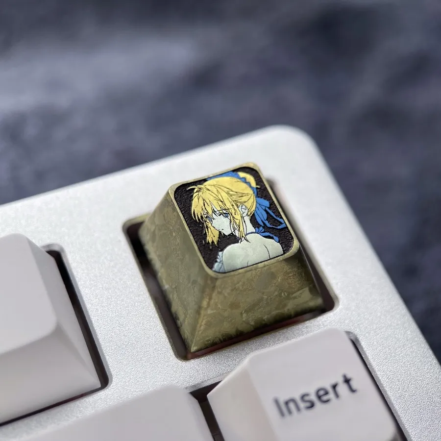 fate-stay-night-saber-keycaps-side