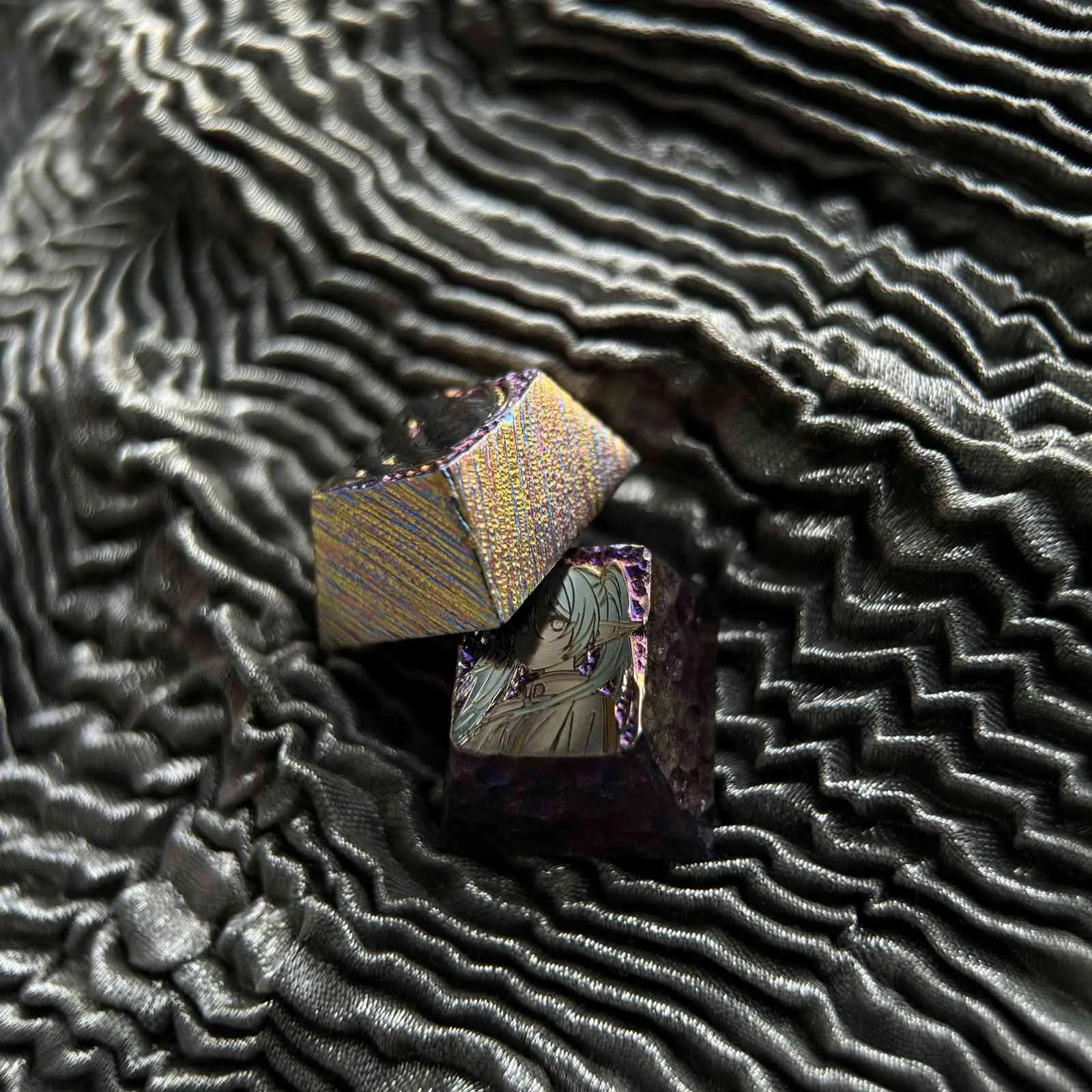 frieren-beyond-journeysend-stylish-frieren-keycaps-side