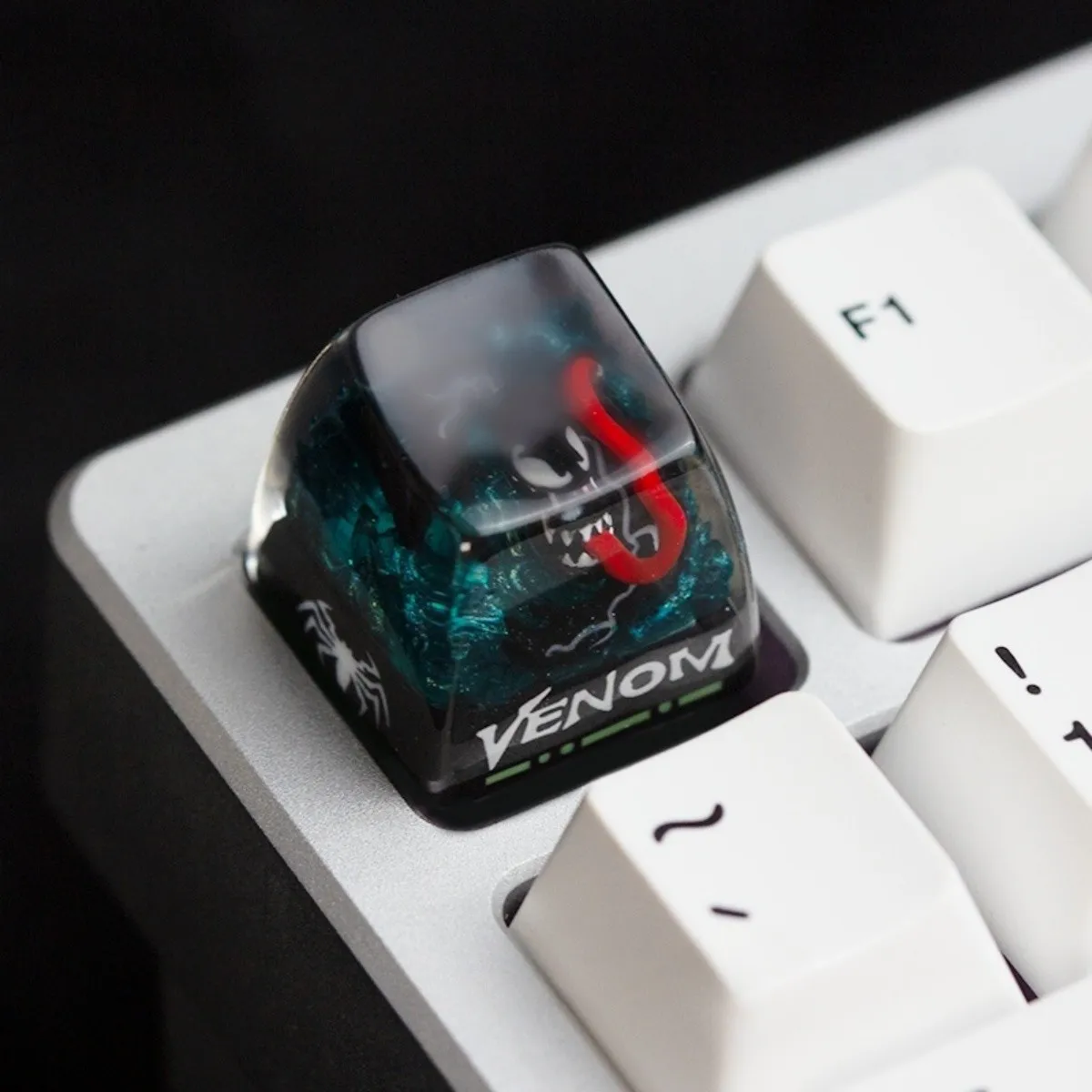 marvel-venom-transparent-keycap-side