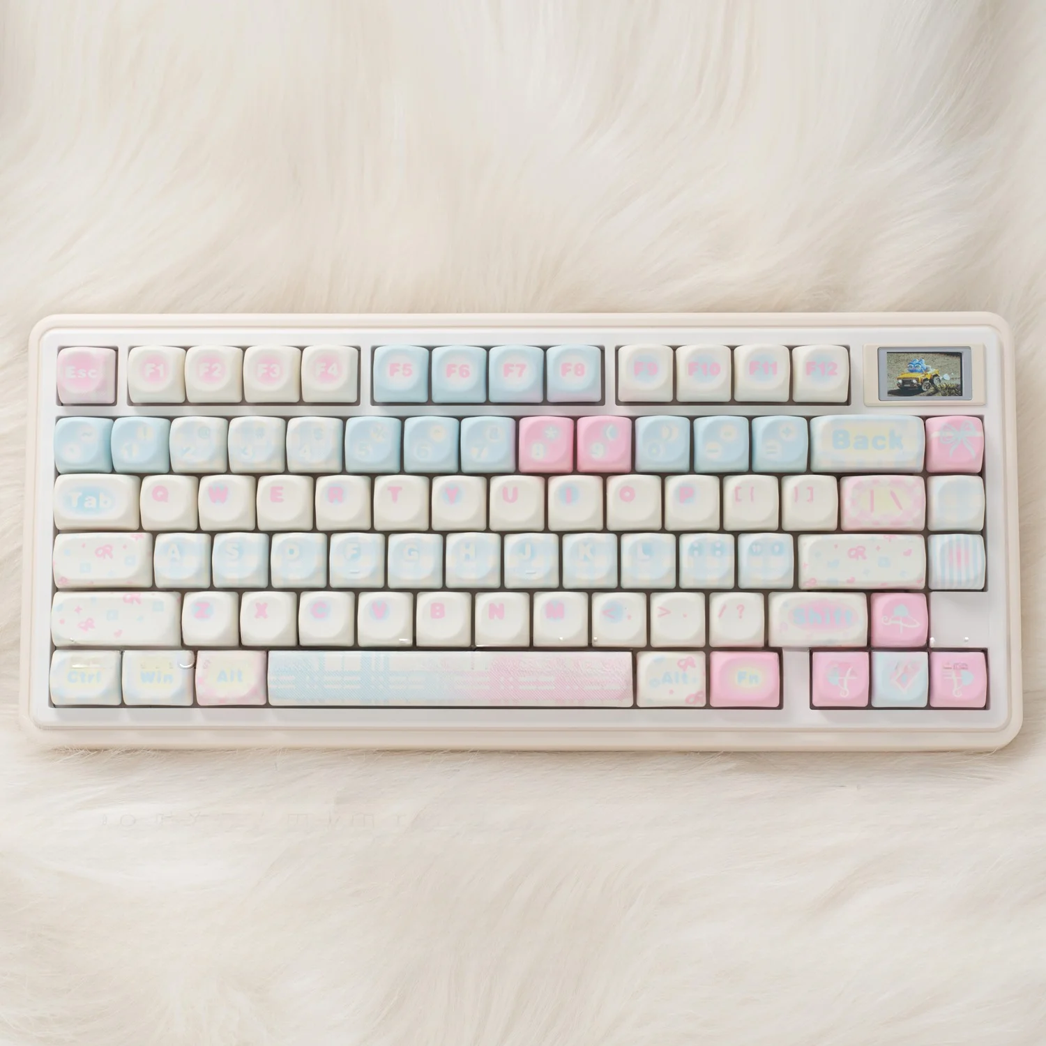 rich-brocade-themed-moe-keycap-set-1