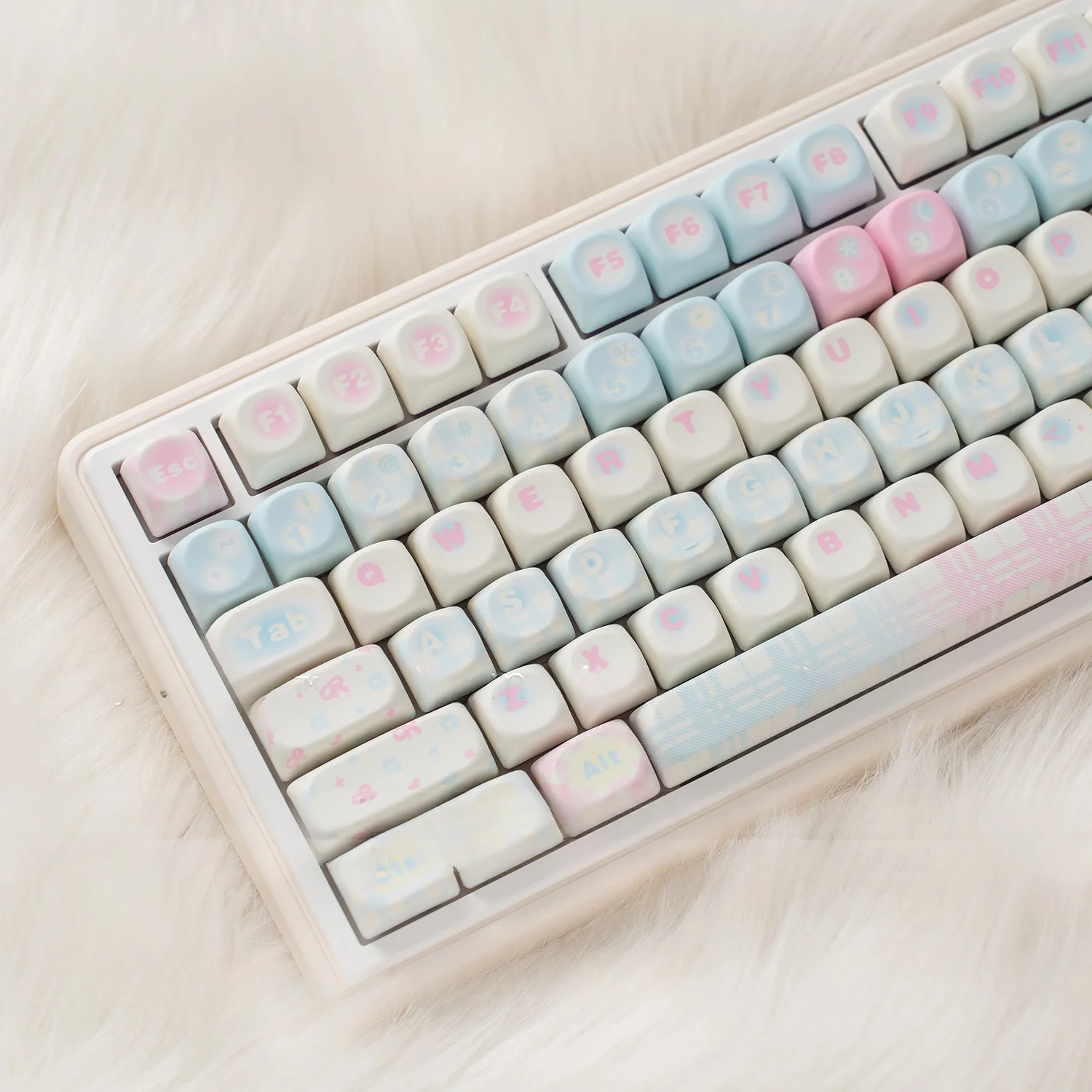rich-brocade-themed-moe-keycap-set-2