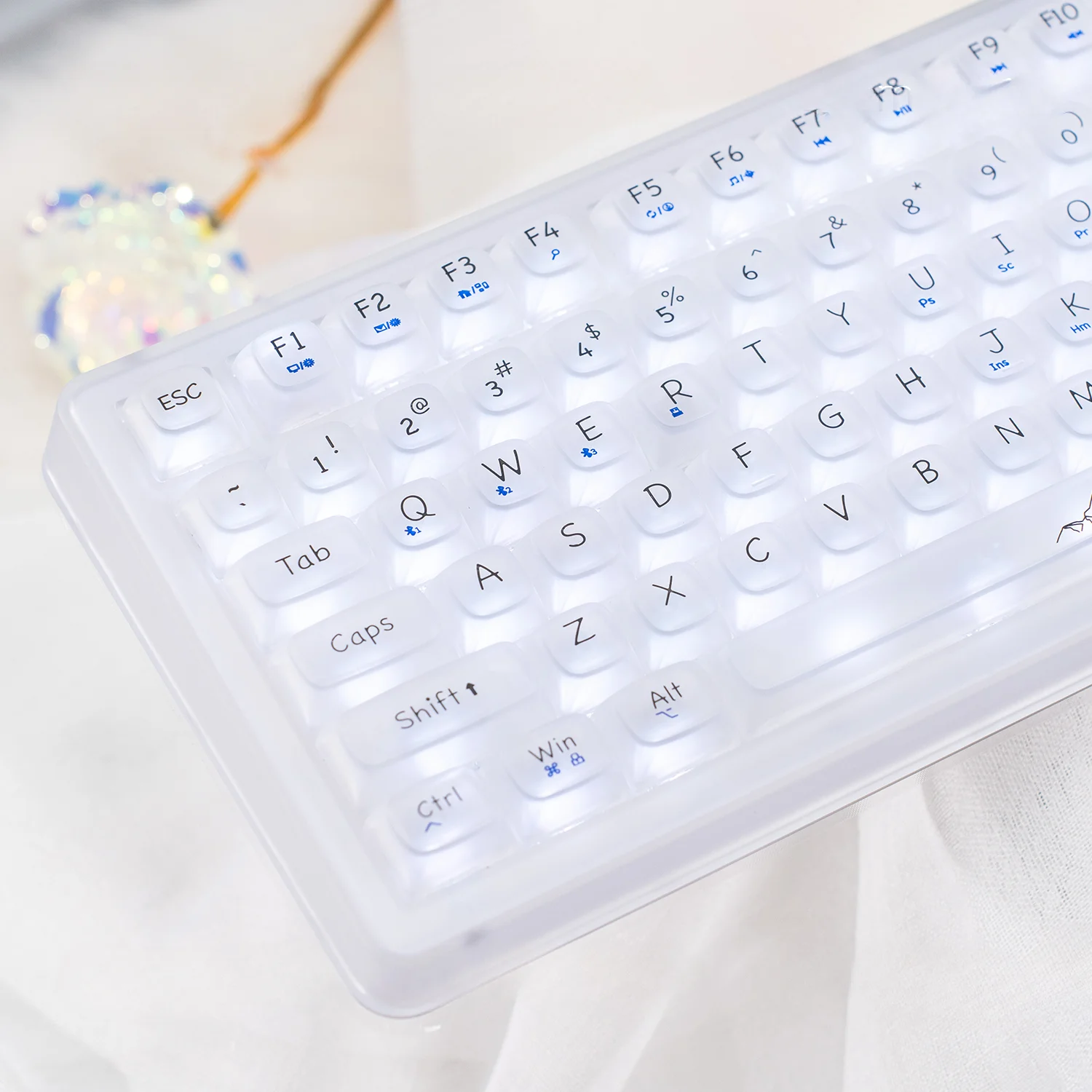 v99-minimal-tri-mode-mechanical-keyboard-2