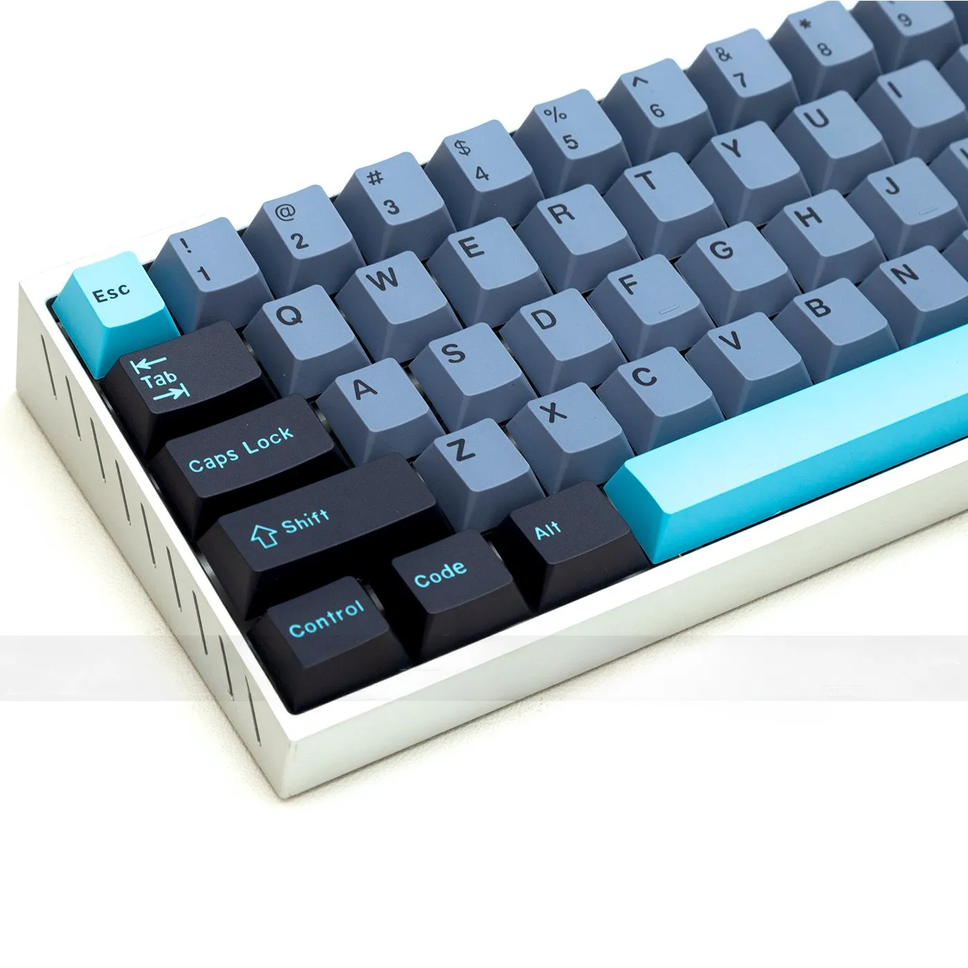 blue-themed-oem-keycap-set-side