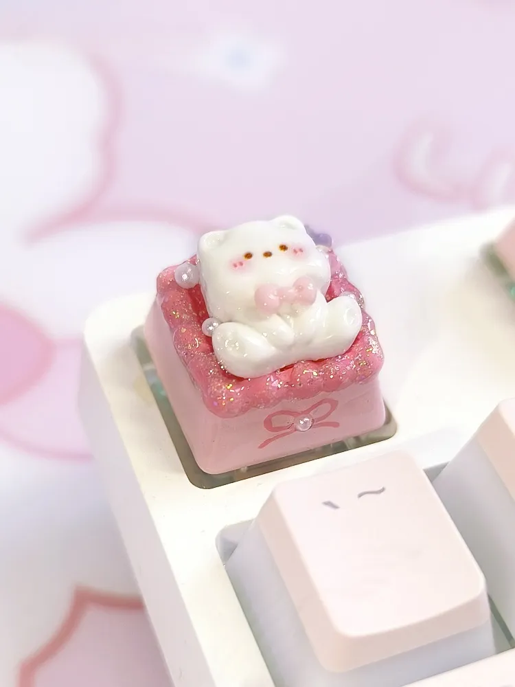 bowknot-white-bear-keycap-side