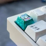 frierenbeyond-journeys-end-wreath-frieren-keycap-side