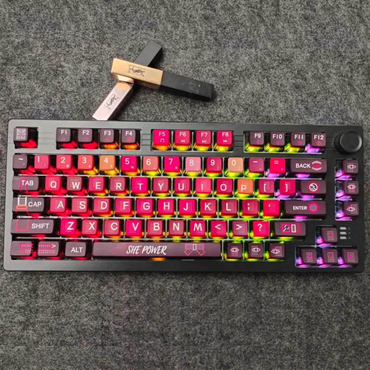 she-power-lipstick-asa-keycap-set-cover