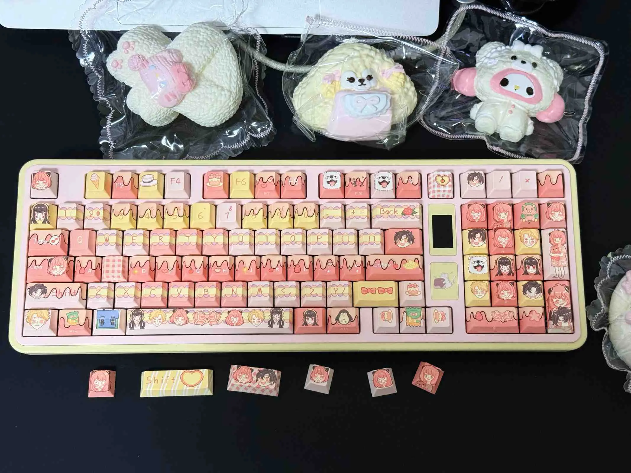 spyxfamily-anya-forger-series-keycap-set-upfront