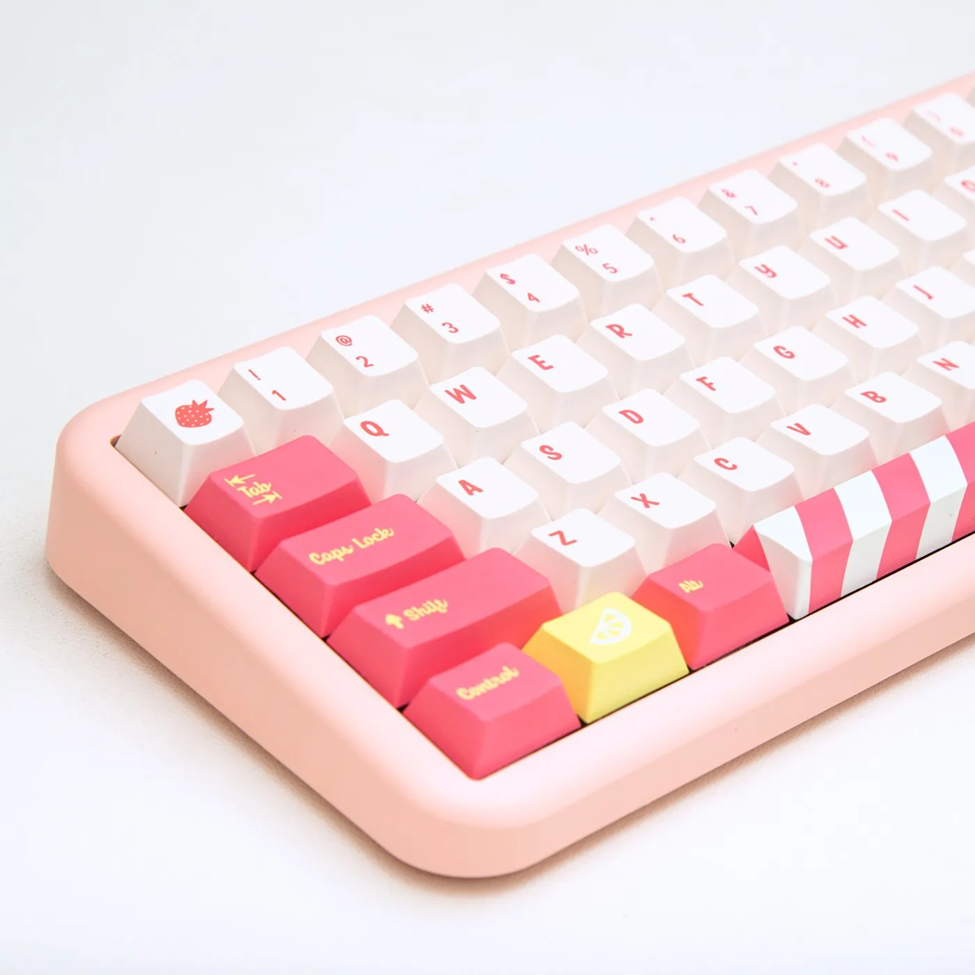 strawberry-lemon-oem-keycap-set-left