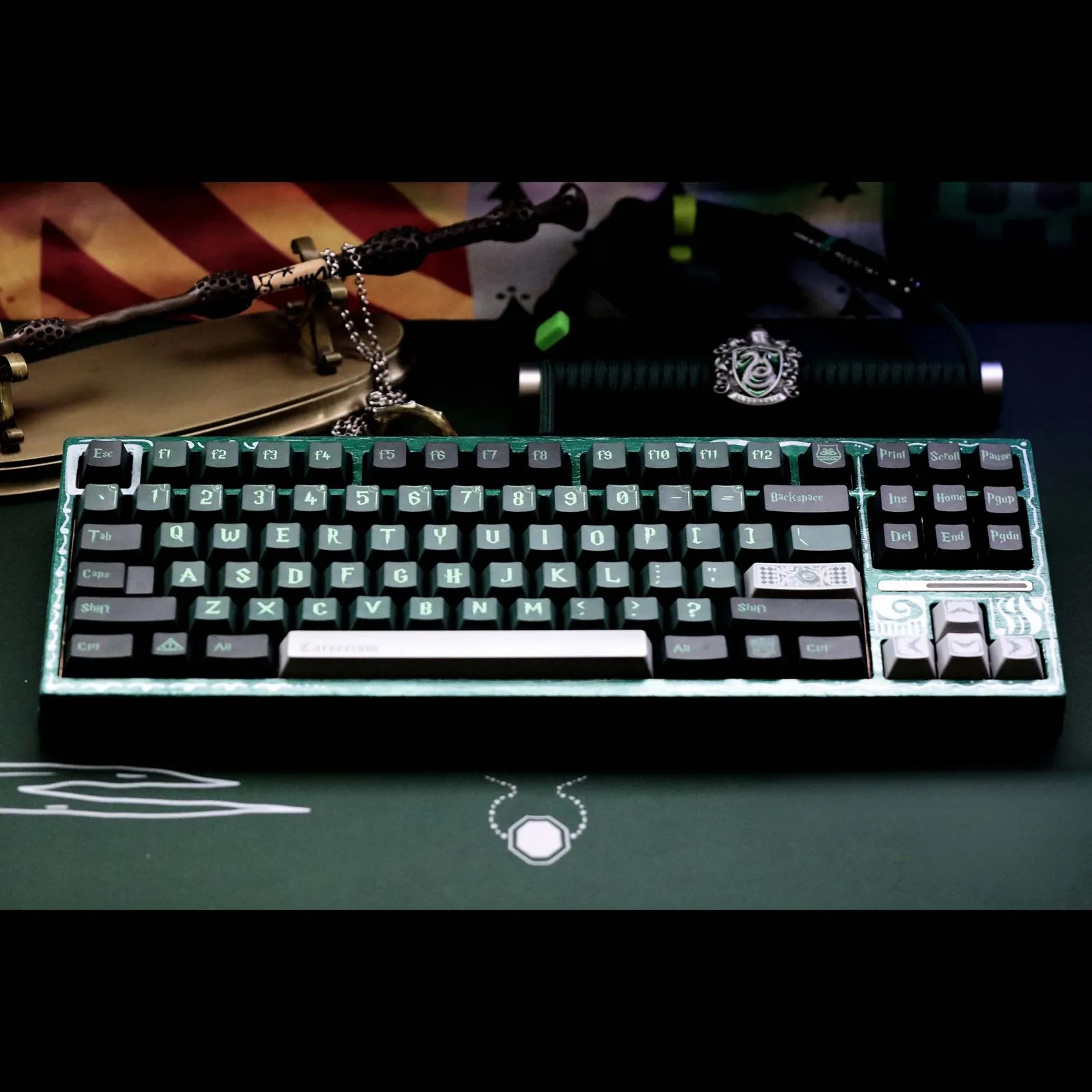 stylish-green-batch-keycap-set-cover