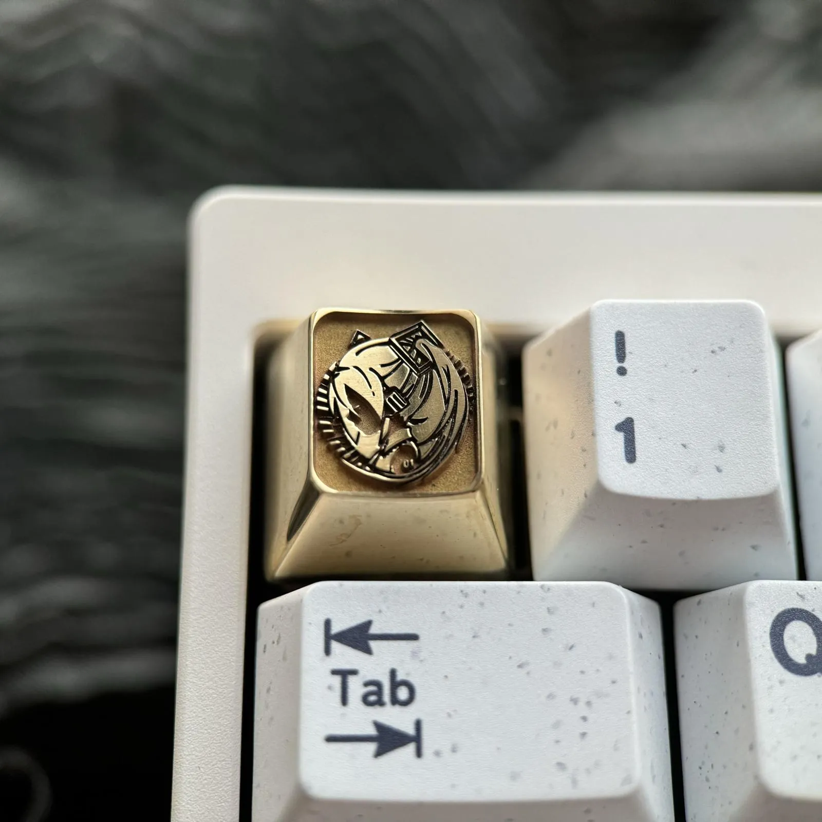 vocaloid-stylish-hatsune-miku-keycap-cover