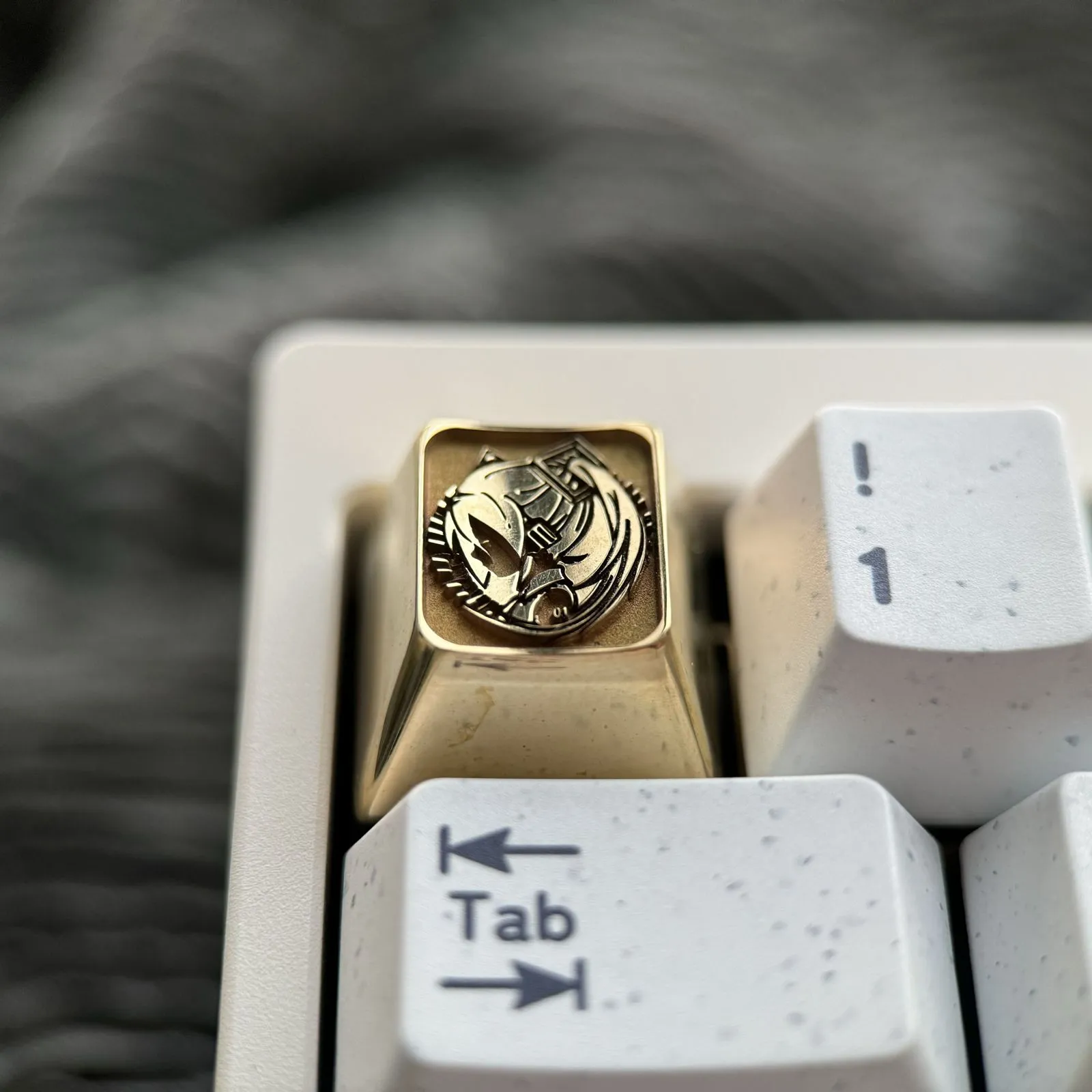 vocaloid-stylish-hatsune-miku-keycap-front