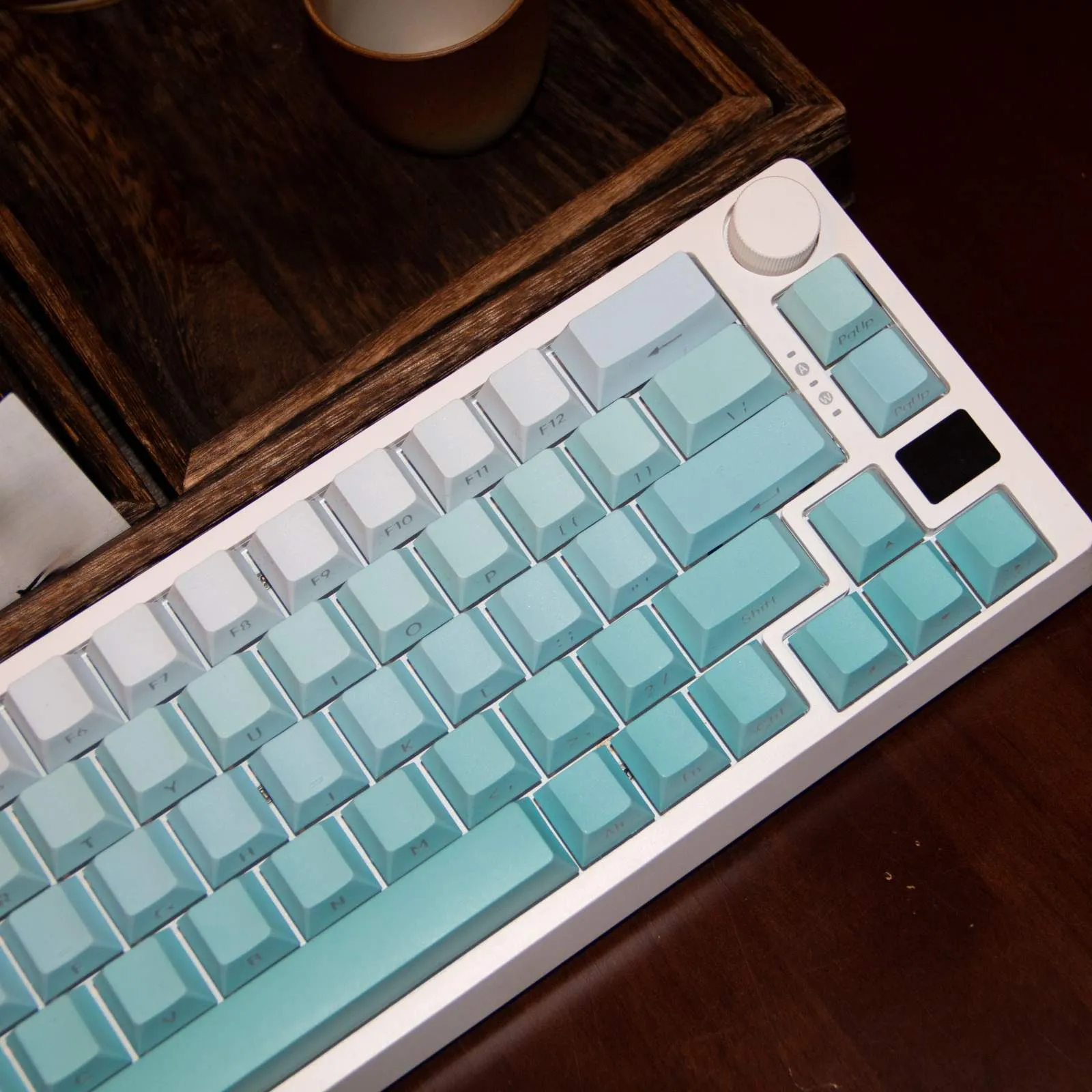 cerulean-blue-oem-keycap-set-side