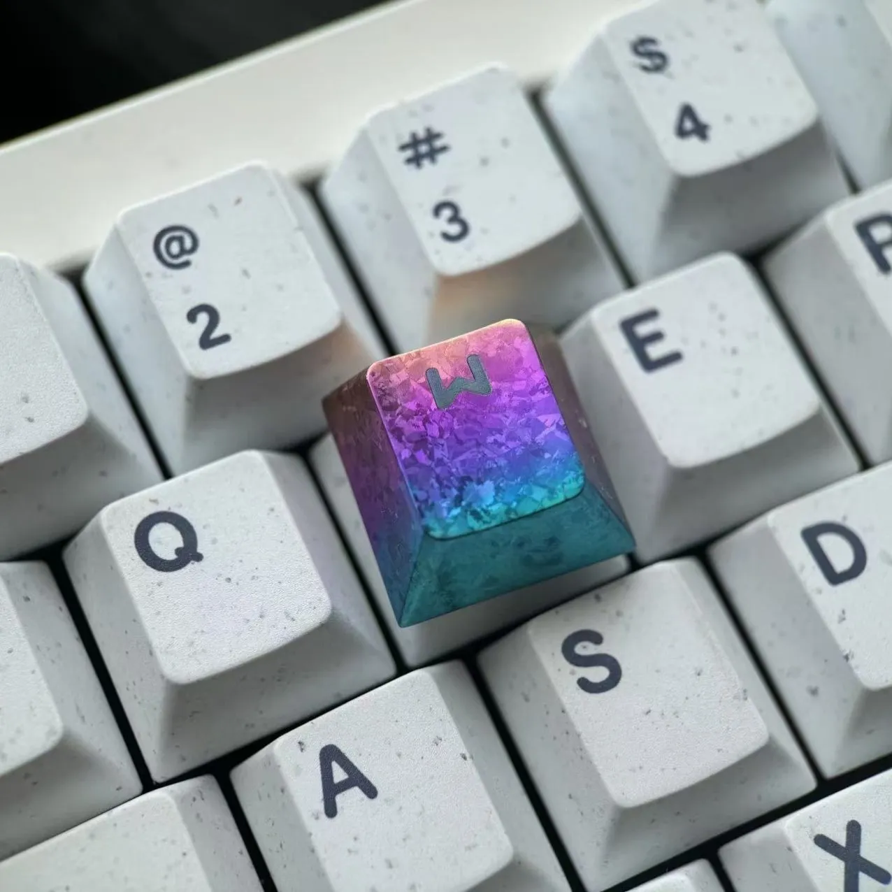 colorful-movement-control-keycaps-front