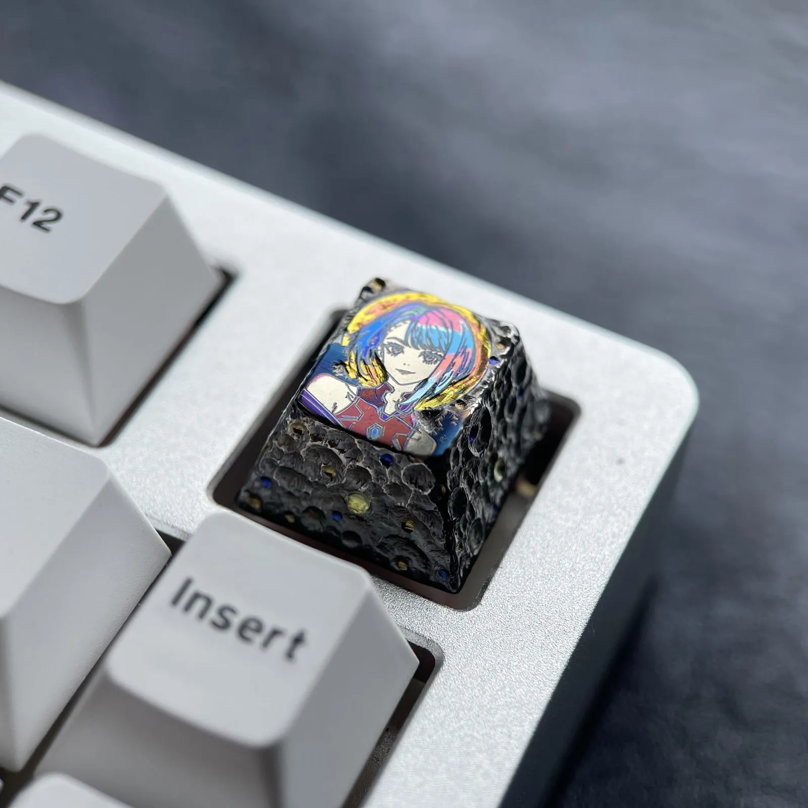 cyberpunk-2077-lucyna-kushinada-keycap-side