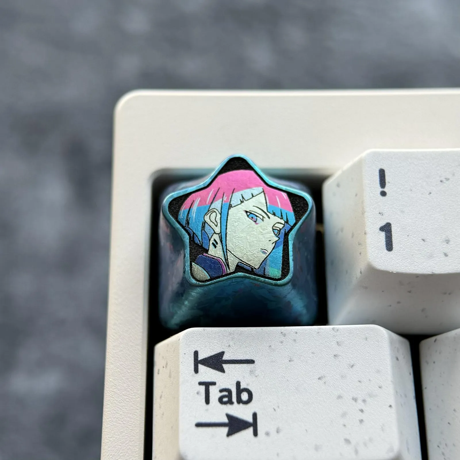 cyberpunk-2077-lucyna-kushinada-star-keycaps-front