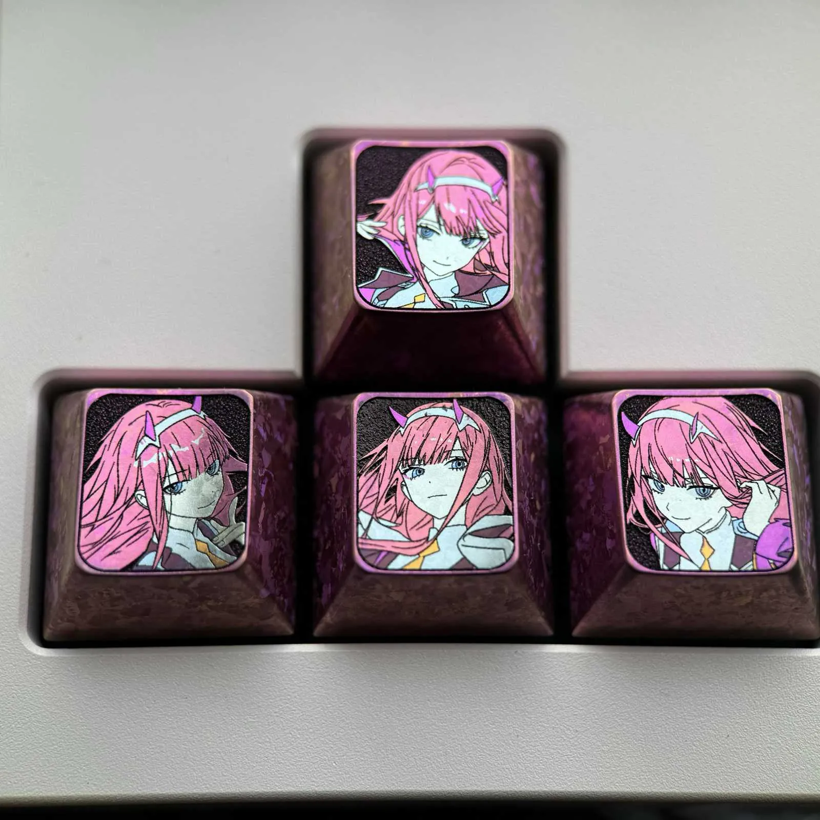 darlingin-thefranxx-stylish-zero-two-keycaps-cover