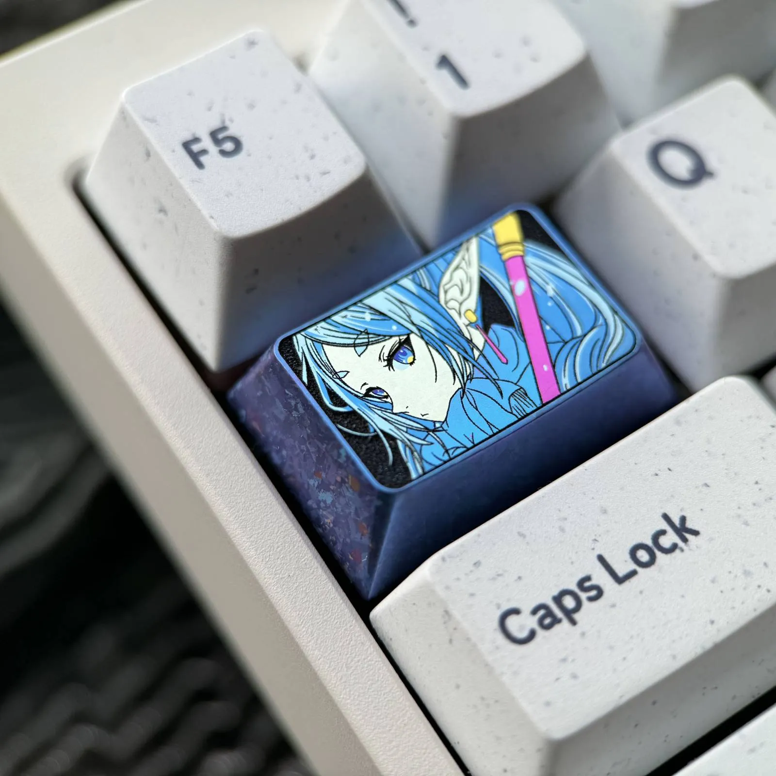 frierenbeyond-journeysend-cool-frieren-tabkey-keycap-side