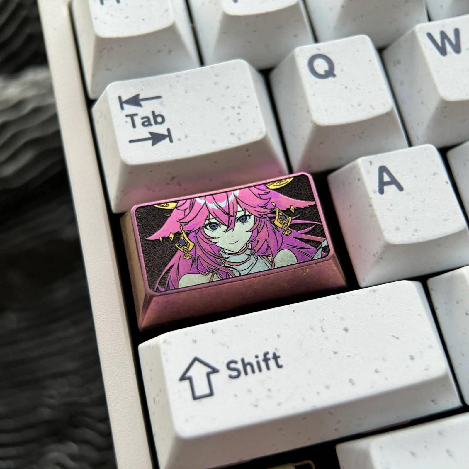genshin-impact-yae-miko-capskey-keycaps-side