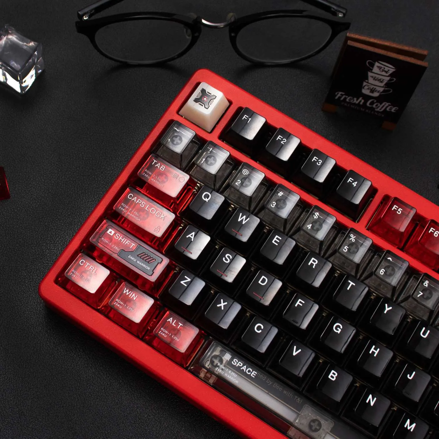 mobilesuitgundam-ms06s-zakuii-oem-keycap-set-side