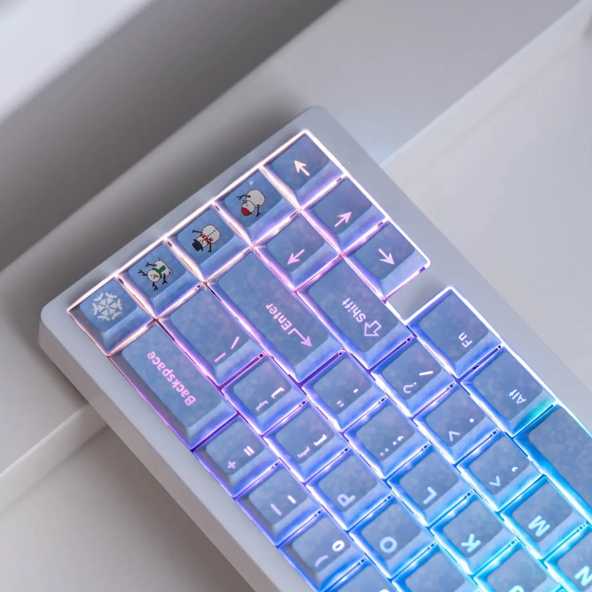 snow-themed-oem-keycap-set-side