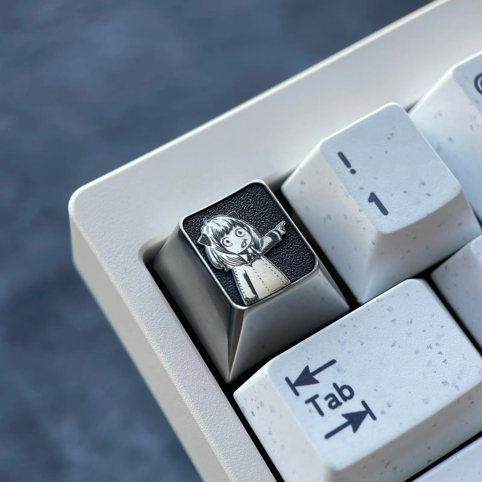 spyx-family-adorable-anya-forger-keycap-side