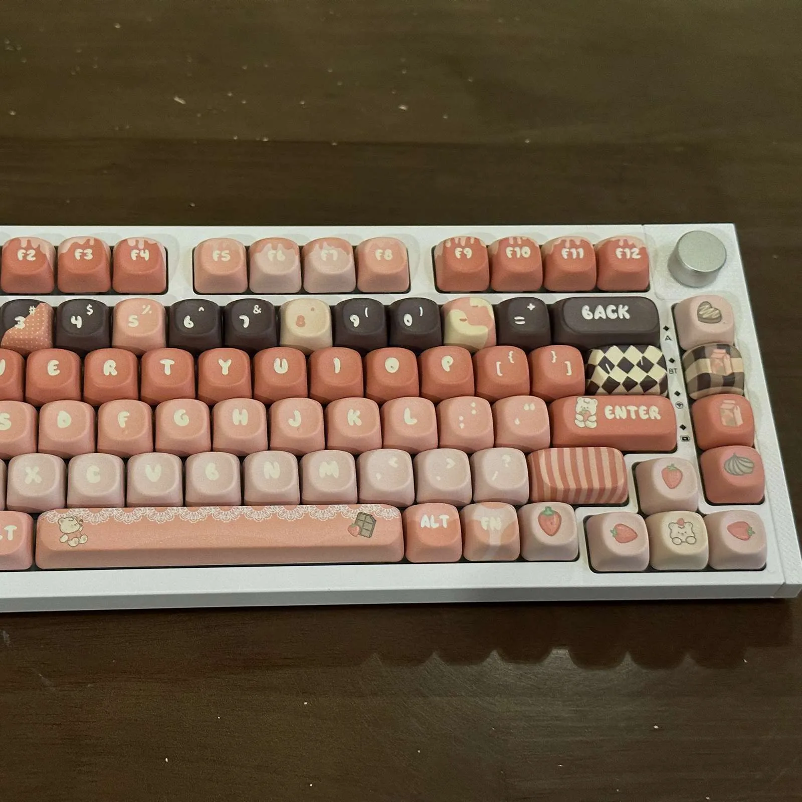 strawberry-cocoa-series-keycap-set-front