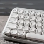 stylish-white-minimal-mo-keycap-set-front