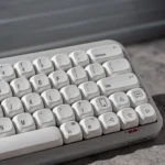 stylish-white-minimal-mo-keycap-set-front2