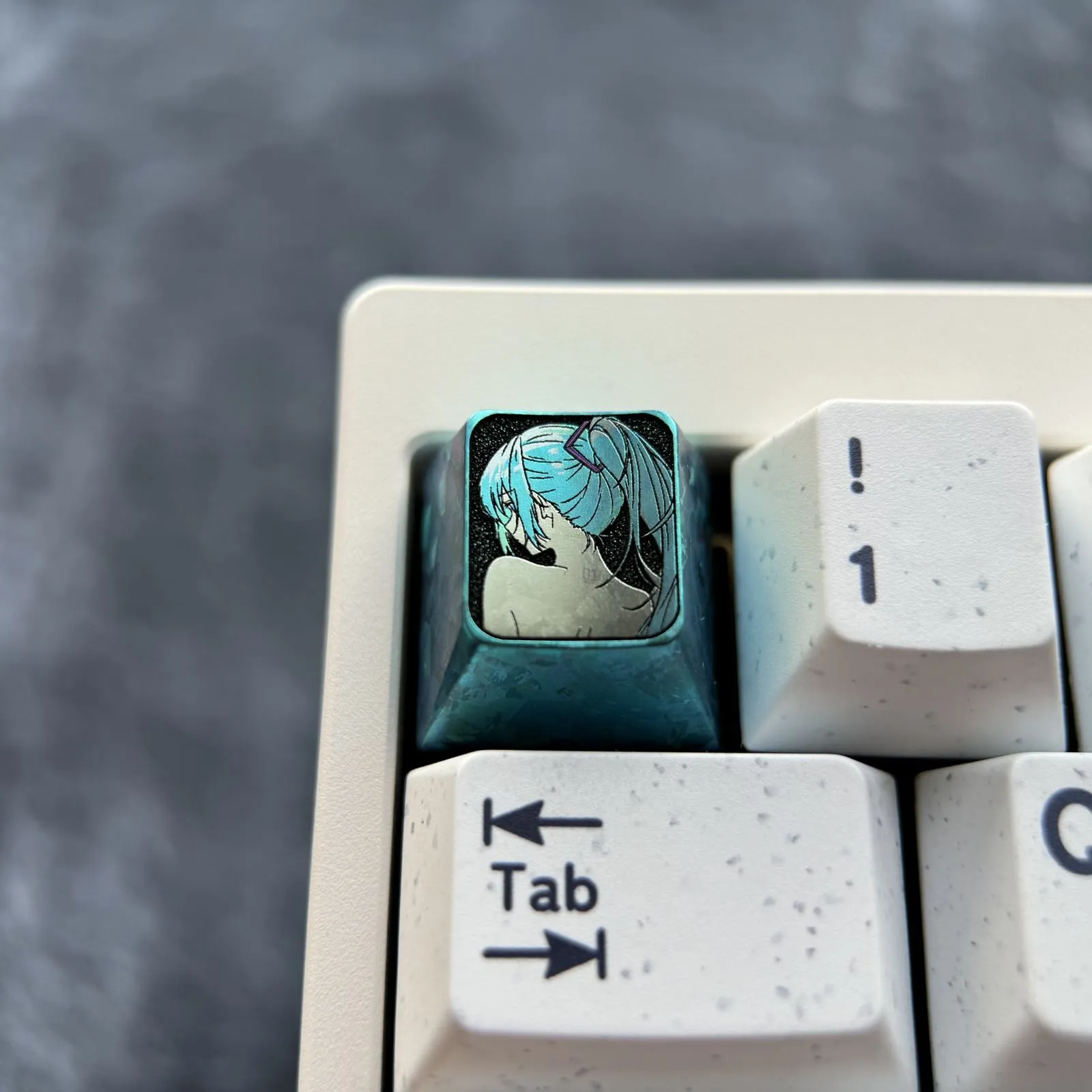 vocaloid-hatsune-miku-backside-view-keycaps-cover