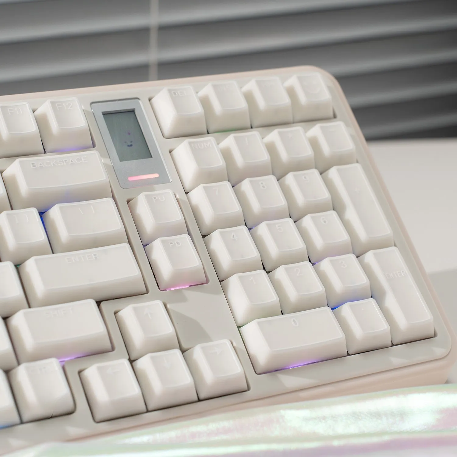 whitejadecherry-minimal-keycapset-trimode-mechanical-keyboard-front2