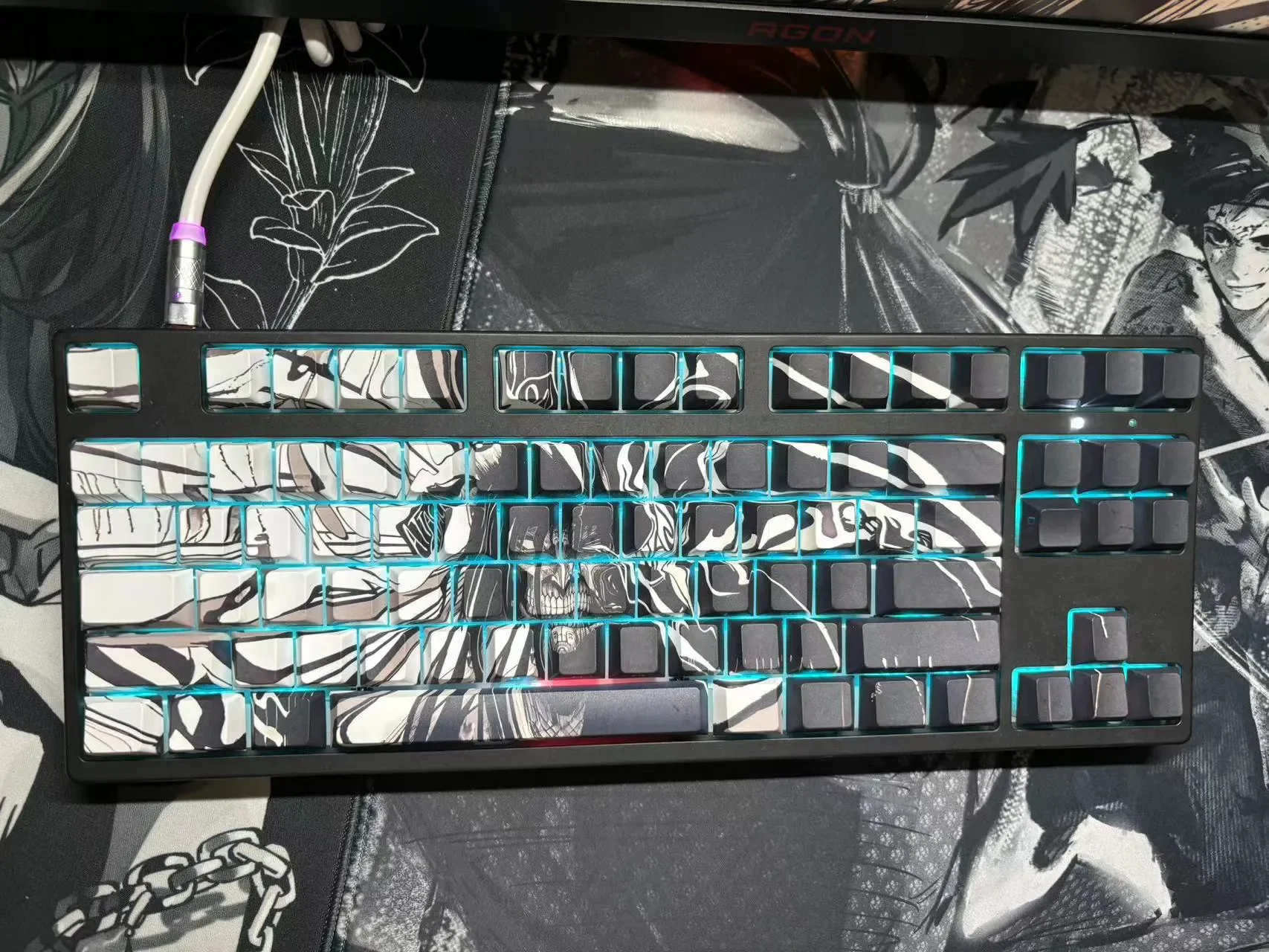 Epic hand-sculpted Attack on Titan keycap set showcasing a backlit beast-form sculpture with translucent, glowing details, a premium artisan collectible.